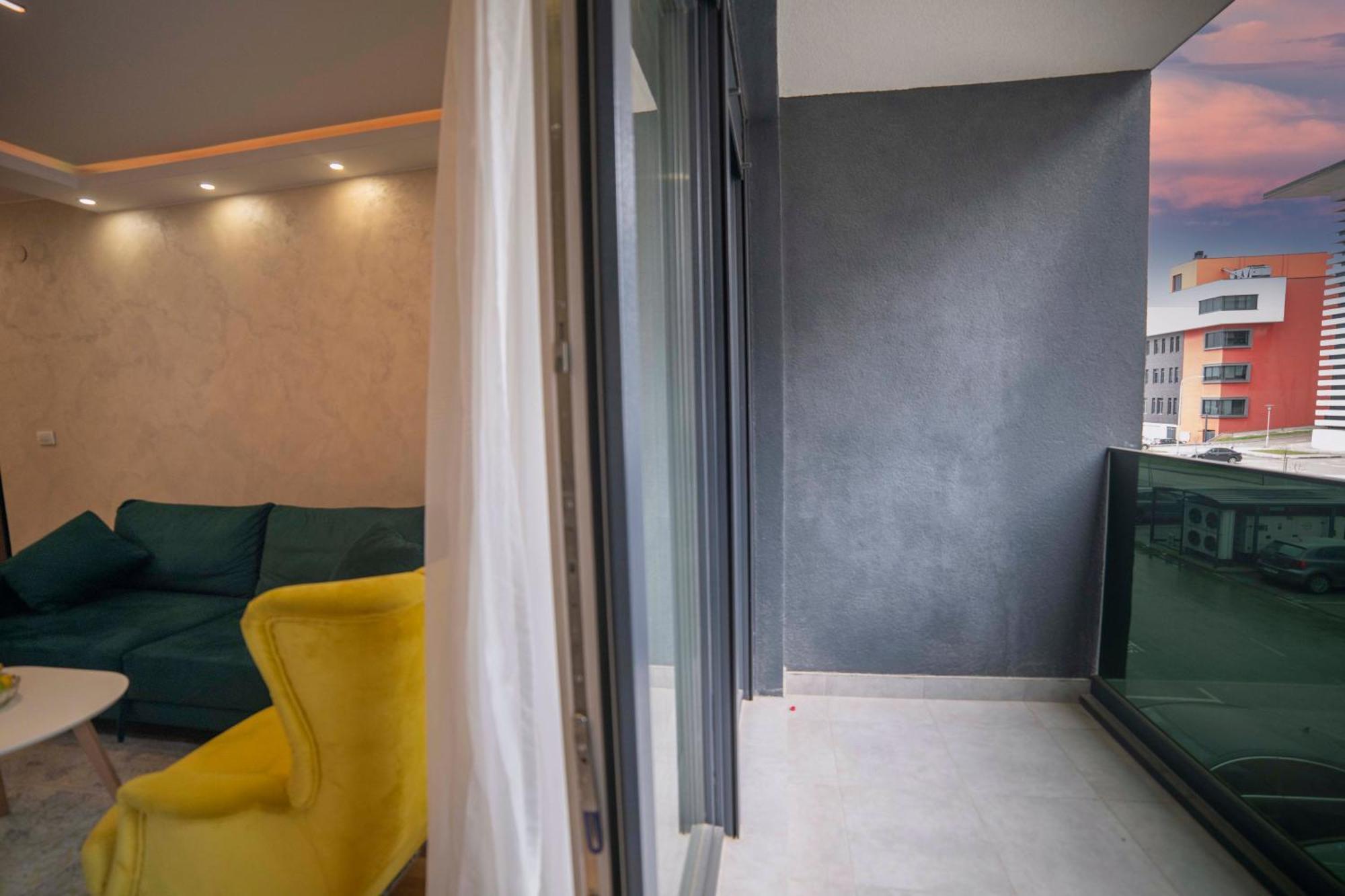 Apartment 5 Star Lukavica Exteriör bild